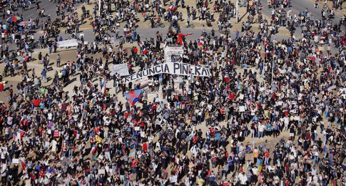 La protesta sigue viva en Chile, entre disturbios y denuncias por abusos