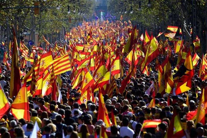 Según la Guardia Urbana, 300.000 personas marcharon en Barcelona. Otros dicen que fueron un millón.