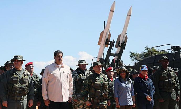 El presidente de Venezuela Nicolás maduro junto al ministro de Defensa Vladimir Padrino y el comandante Remigio Ceballos en una imagen de archivo.