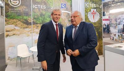 El presidente de la Xunta de Galicia, Alfonso Rueda (i) y Miguel Mirones