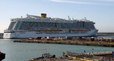 Descartan coronavirus en crucero en puerto italiano y autorizan desembarco