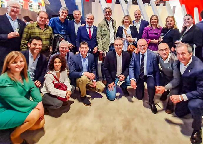 Liébana contó con una amplia representación empresarial en Fitur