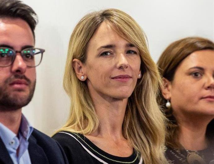 La diputada por Barcelona Cayetana Álvarez de Toledo(c), durante la reunión de la Junta directiva Nacional