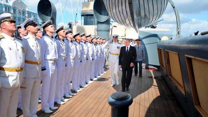 Rusia exhibe su modernizada flota en desfile naval en San Petersburgo