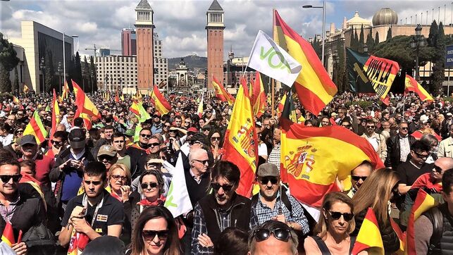 Vox no consigue llenar la avenida Maria Cristina de Barcelona