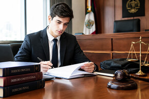 De la universidad a los tribunales: Las claves para dar el salto al ejercicio real de la abogacía