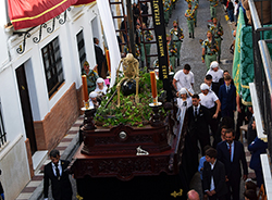 La Legión marcha, el pueblo guarda silencio, Alcalá del Río vive un Viernes Santo inolvidable