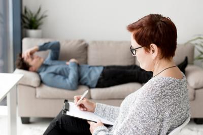 Cómo elegir al psicólogo según las necesidades personales y el presupuesto disponible