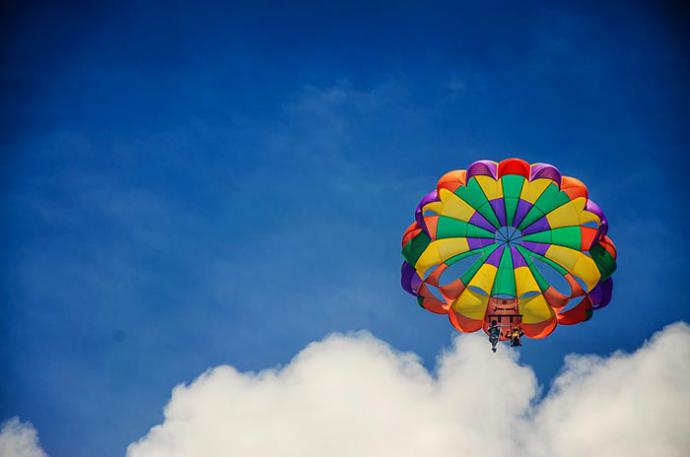 Crédito foto: Pixabay.com - Vuelo en Parapente - Imagen de referencia
