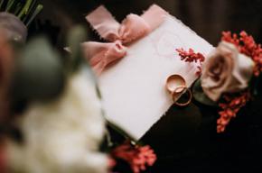 Cómo elegir invitaciones para una boda y qué considerar al diseñarlas