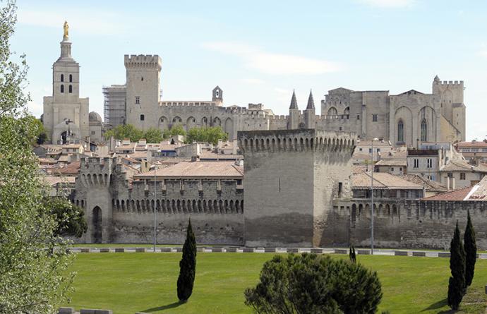 Avignon-palais-des-Papes©Gregory Gerault