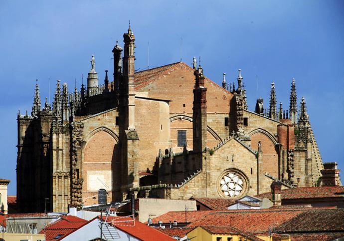 Plasencia, la flor de los cerezos y la pasión de una Semana Santa con 800 años de historia