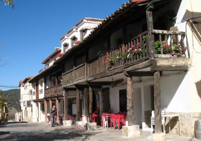 Casas típicas en la Plaza Mayor de Beteta