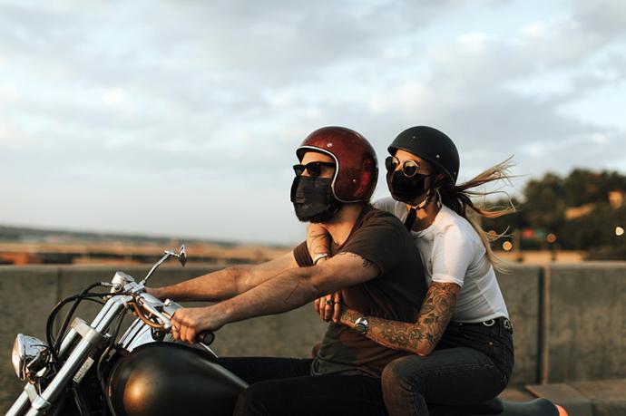 Cómo circular protegidos en moto en verano sin pasar calor