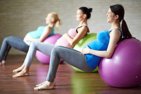 El ejercicio moderado protege y mejora el bienestar de la madre y el feto