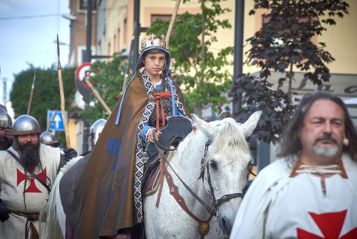 Regreso al mundo de los templarios, con aire de fiesta