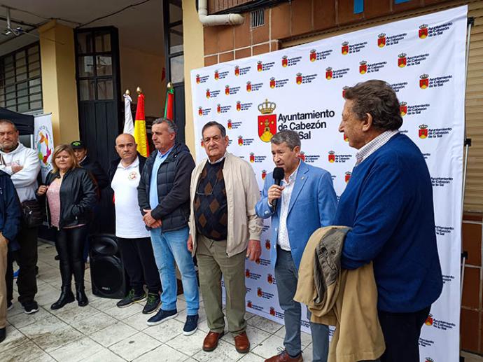 Inauguracion exposicion de radios de Román Barona