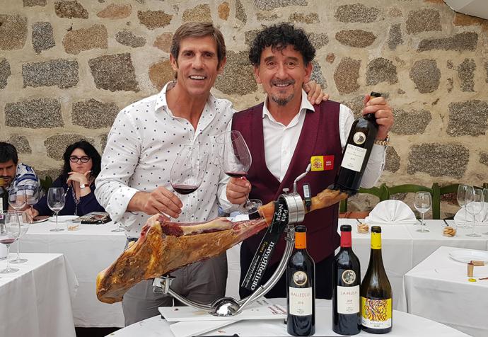 Javier Moro, de Bodega Emilio Moro y el maestro cortador Florencio Sanchidrián