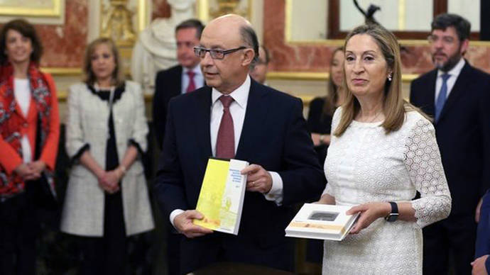 Menos gasto en los Presupuestos de Montoro, los primeros de Rajoy en minoría