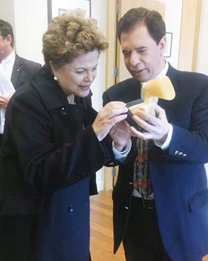 Hamdi Zaki y la ex presidenta de Brasil, Dilma Rousseff