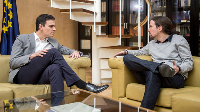 Pedro Sánchez junto a Pablo Iglesias en una de sus conversaciones de la negociación frustrada para formar Gobierno
