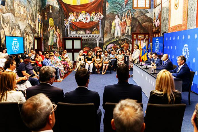 El Cabildo de Tenerife rinde homenaje a peruanos que han dejado huella significativa en la isla