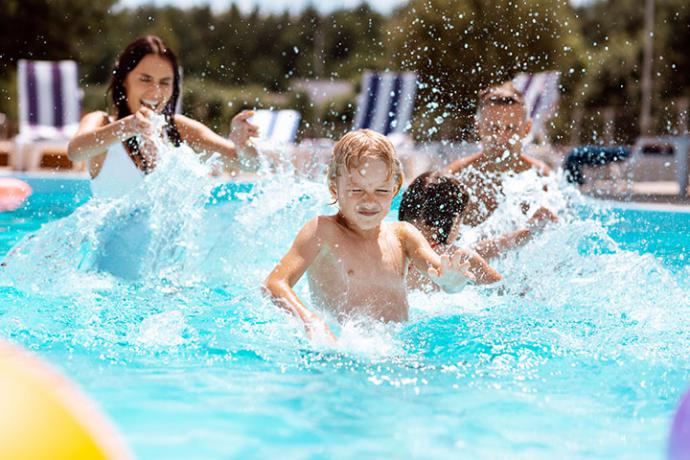 Piscina en casa: mantenimiento, beneficios y riesgos