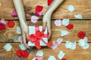 Los españoles con pareja gastarán una media de 80 euros en regalos en San Valentín