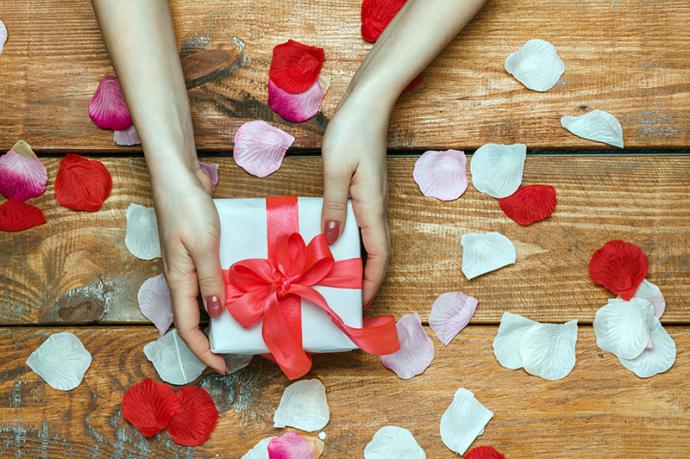 Los españoles con pareja gastarán una media de 80 euros en regalos en San Valentín