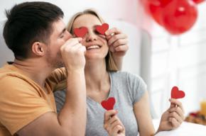 Los españoles, con pareja, gastarán una media de 105 euros en regalos en San Valentín