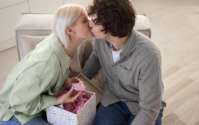 Los españoles con pareja gastarán una media de 80 euros en regalos en San Valentín