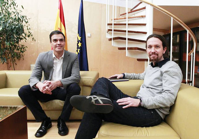 Pedro Sánchez y Pablo Iglesias, en una reunión durante las negociaciones de 2016