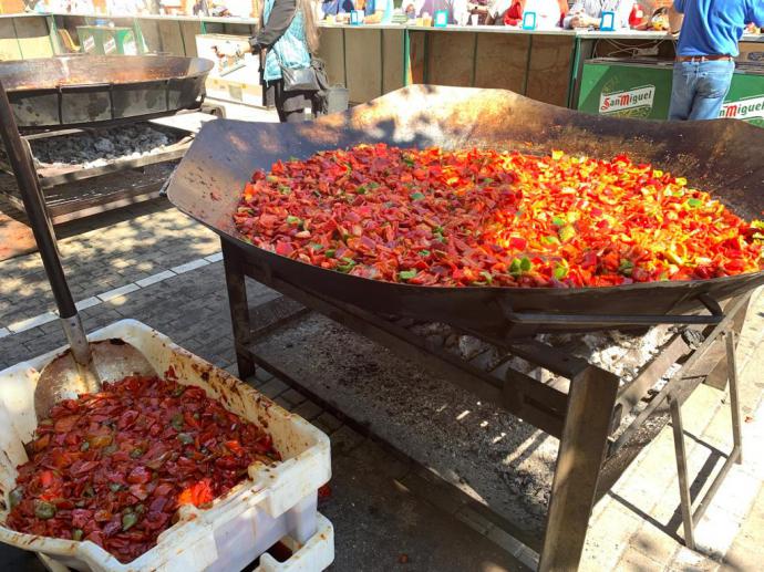 Sarten gigante en la Feria del Pimiento