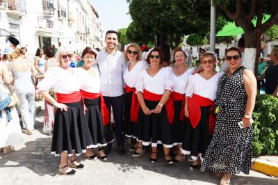 La Diputación celebra en Ardales un desfile de trajes típicos comarcales con la participación de mayores de la provincia