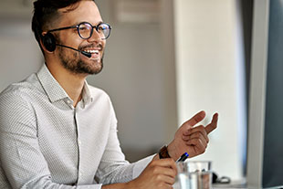 Sonrisa telefónica: qué es y cómo se consigue