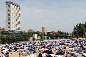 Miles de personas en Valladolid en recuerdo de los 5000 refugiados ahogados