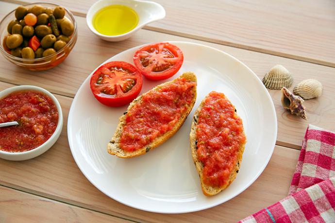 Pan con Tomate