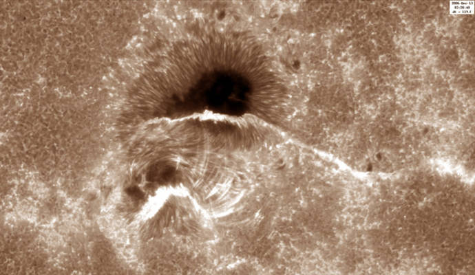 Detalle de una mancha y una fulguración, fenómenos típicos de la actividad solar