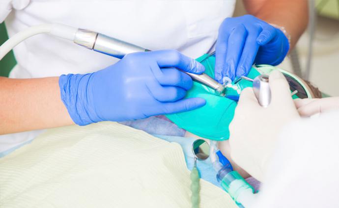¿Por qué es importante visitar a un periodoncista?