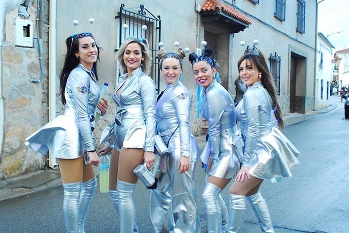 Celebrando la Tradición: El Carnaval de Santa María de los Llanos, Cuenca