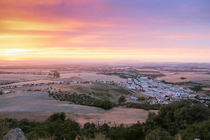 Los pueblos blancos apuestan por el senderismo para atraer turismo