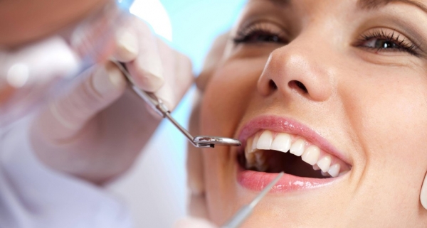 Elegir una clínica dental: La importancia de un dentista de confianza