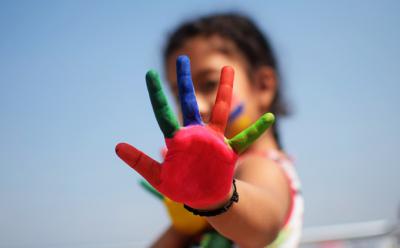 Actividades extracurriculares para desarrollar habilidades financieras en niños y adolescentes