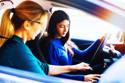Clases de conducir en una autoescuela: Beneficios y ventajas