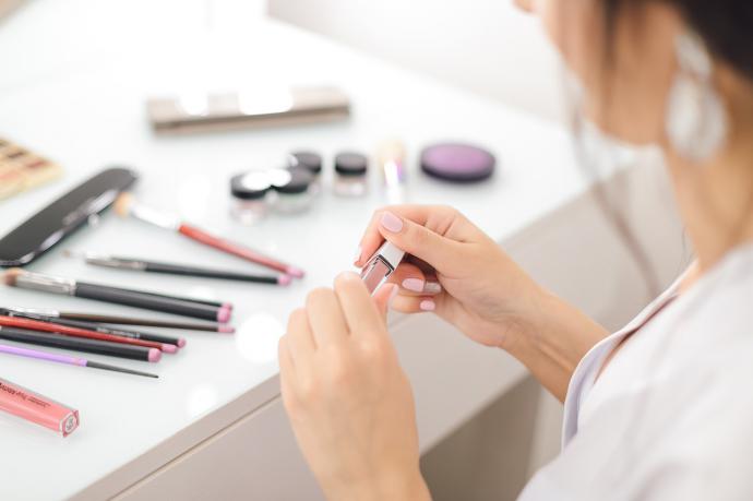 8 Productos básicos de maquillaje para utilizar diariamente