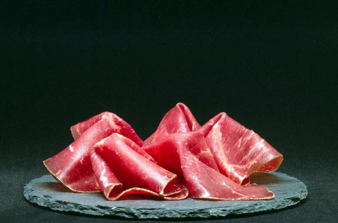 El jamón serrano: una delicia que no puede faltar en la mesa