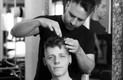 ¿Qué se enseña en un curso de peluquería?