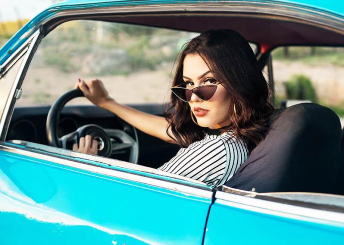 Las gafas de sol femeninas pueden ser el elemento que complete un look total