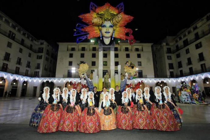 Las Hogueras de Alicante denominadas las del Reencuentro finalizaron con su espectacular noche de la “cremà”