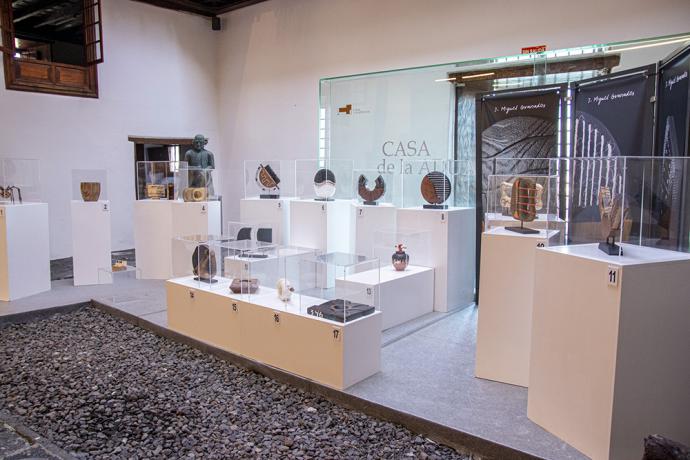 La Casa de la Aduana, en Puerto de la Cruz, en Tenerife, acoge la muestra ‘Madera para emocionArte’ del artesano Miguel Granados